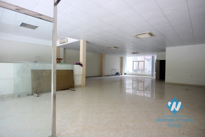 Huge office for rent in Lac Long Quan street, Tay Ho district, Ha Noi